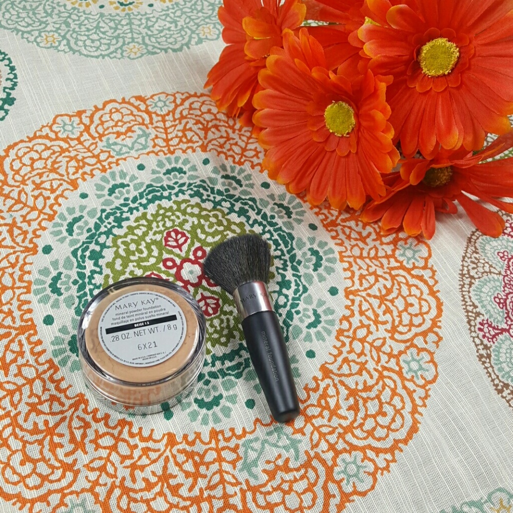 Mary Kay beige 1.5 mineral foundation